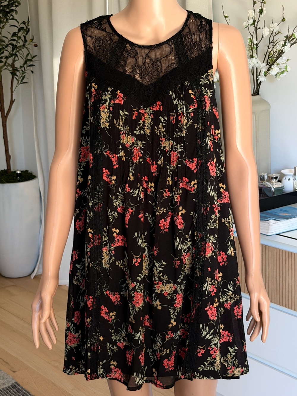 Ro & De Black Floral Lace Mini Dress